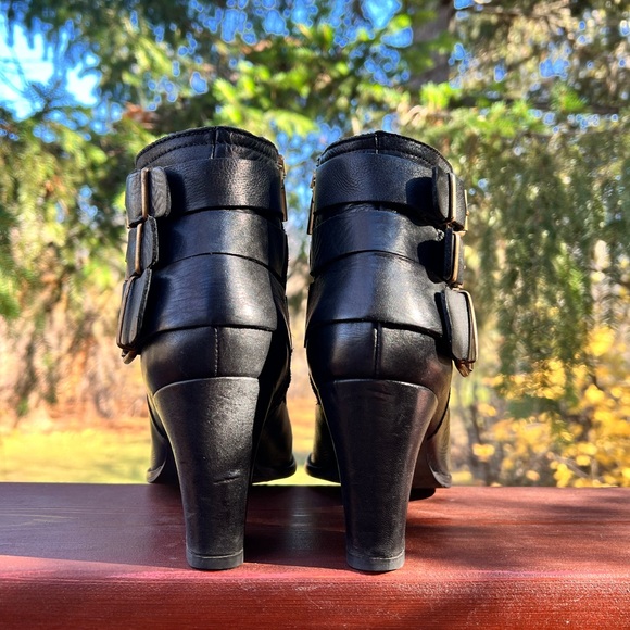 100% genuine leather unique versatile black booties in size 39 (US size 8) - Picture 4 of 5